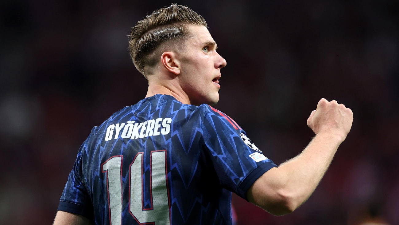 Viktor Gyökeres en un partido con el Arsenal