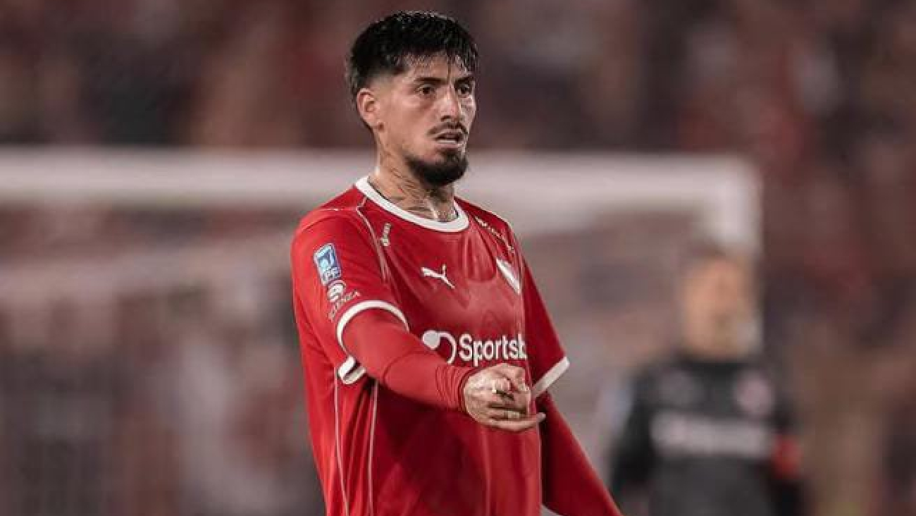 Kevin Lomónaco en un partido con el CA Independiente