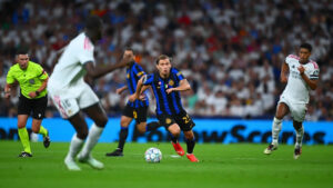 Los errores defensivos del Inter salvan el debut en Champions del Real Madrid (2-1)