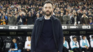 El Valencia despide a Carlos Corberán y recupera a un ex director deportivo