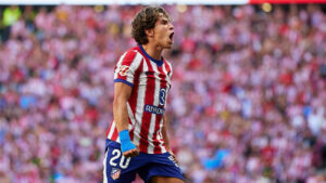El Atlético gana el derbi y agudiza las dudas del Madrid (2-1)