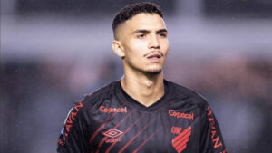 Arthur Dias: el Barça inicia contactos por el central del Paranaense