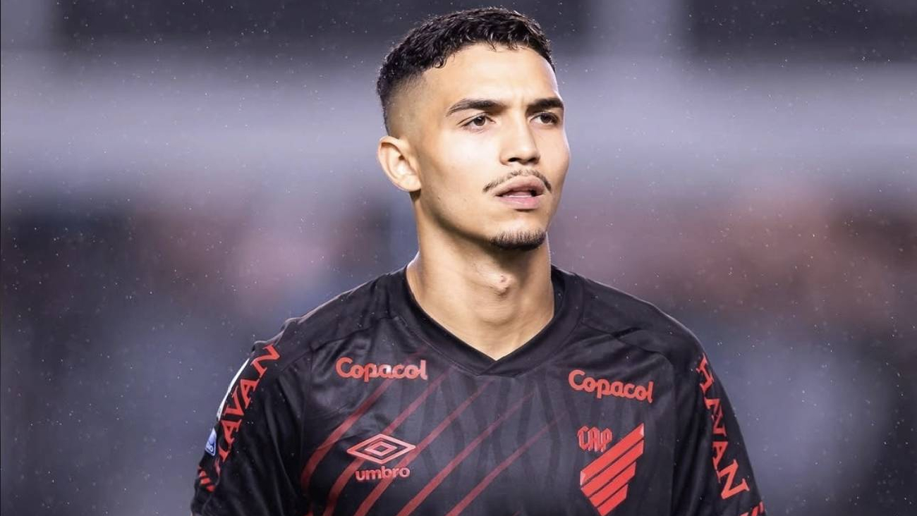 Arthur Dias: el Barça inicia contactos por el central del Paranaense